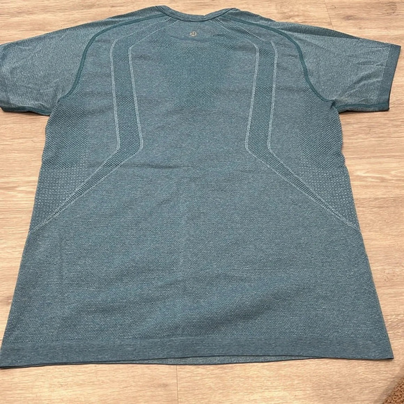 Blue Men’s Lululemon Swiftly Tech - Picture 3 of 3